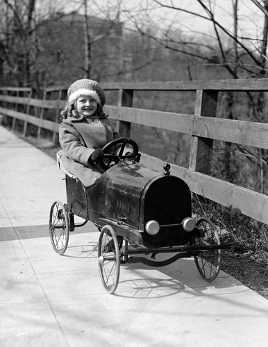 1922 piccola bambina auto - 1922,
